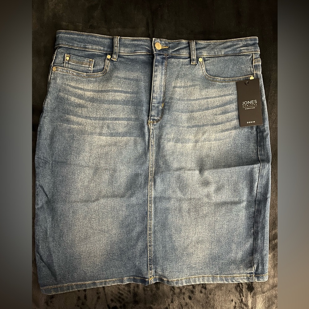 JONES NEW YORK JEAN SKIRT!!!!BRAND NEW /NEVER WORN/WITH TAGS!!!!